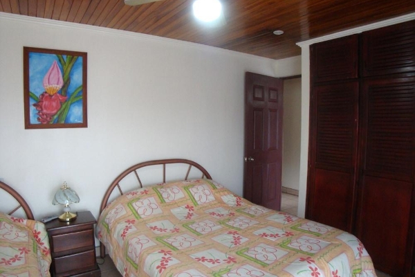 Hotel La Guaria Inn & Suites